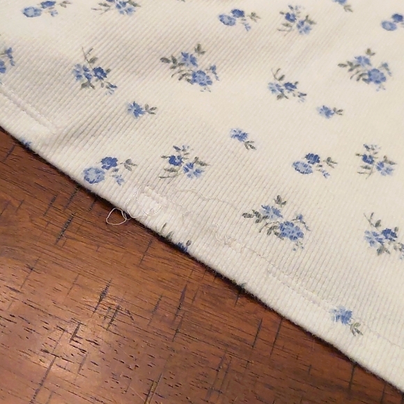 Hollister Floral Baby Tee - Picture 8 of 10